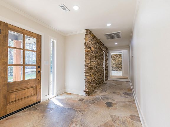 3rd image of 202 E 19th St