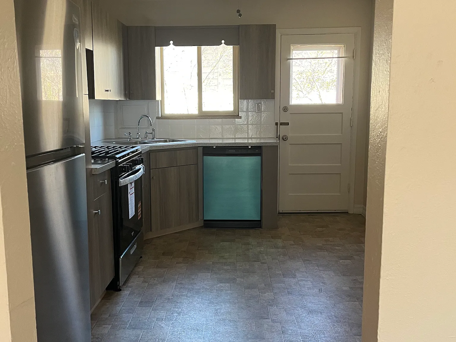 2 bed, 800 sqft, $1,675 — Photo 1