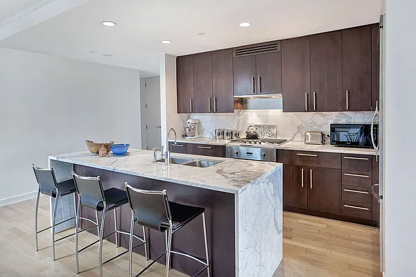 Sold by Isen & Company : Real Estate Advisors | media 17