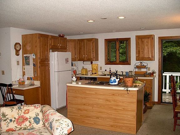 Kitchen w/Island