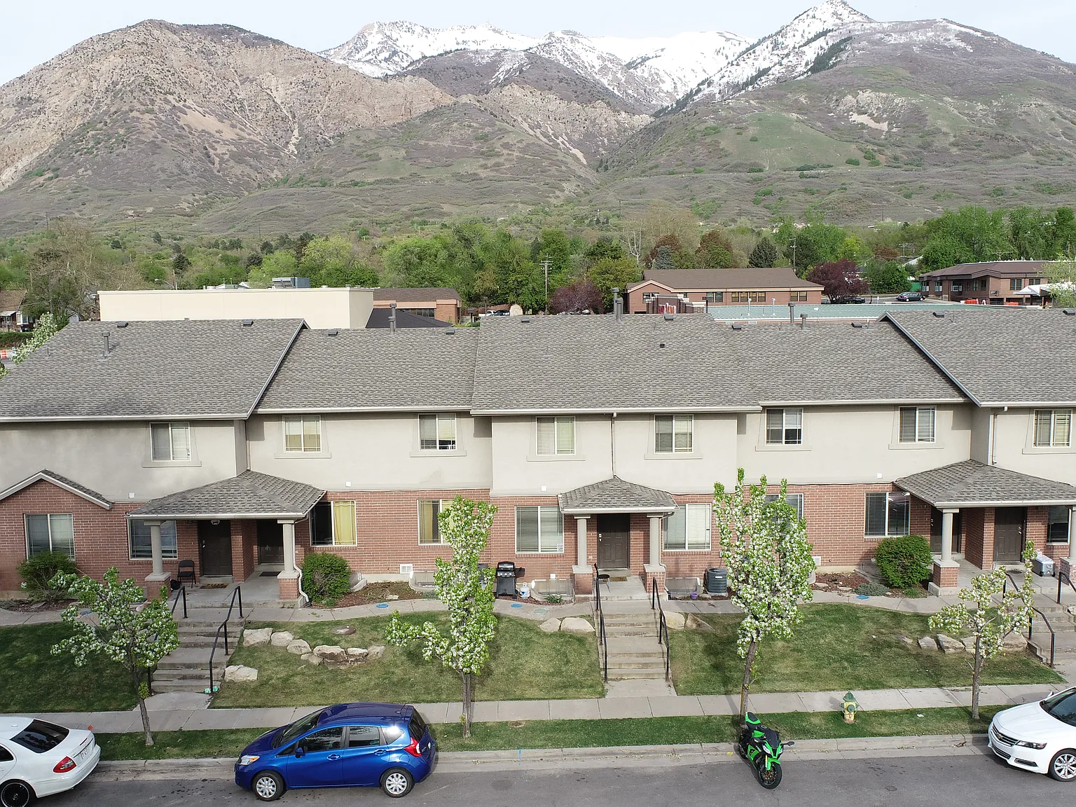 3 bed, 3.5 bath, 1800 sqft, $1,699 — Photo 1