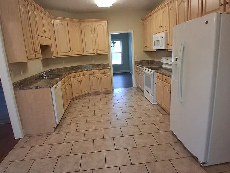 9950 Meadowood Dr — Photo 3