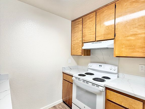3rd image of 4128 Bluebird Dr