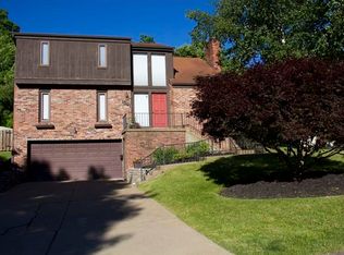 1391 Spreading Oak Dr, Pittsburgh, PA 15220