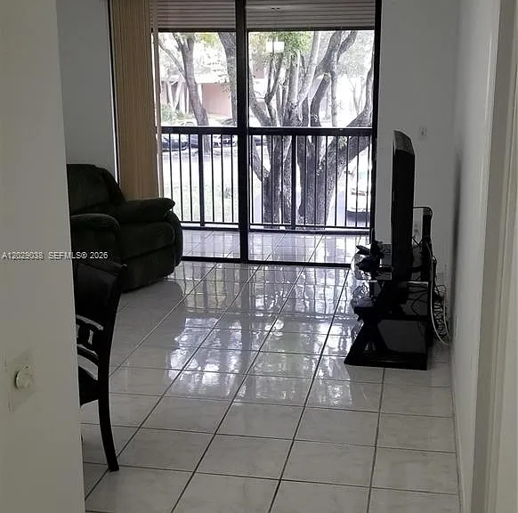14201 N Kendall Dr #212-D — Photo 1