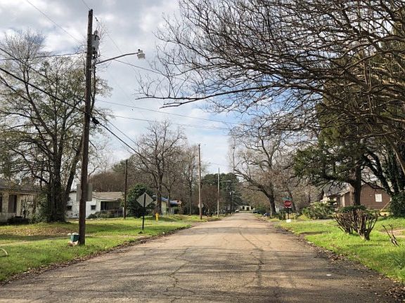 4th image of 3157 Desoto St