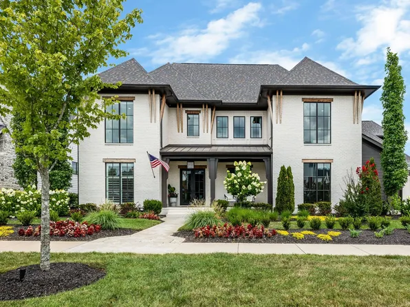 8816 Edgecomb Dr, College Grove, TN 37046