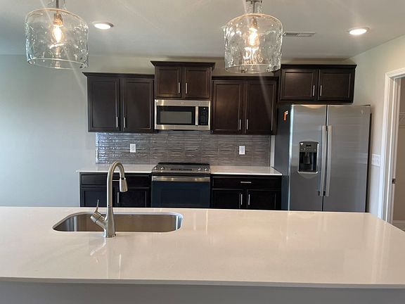 4th image of 551 Ayden Ln