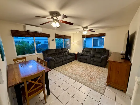 913 McCully St #C, Honolulu, HI 96826