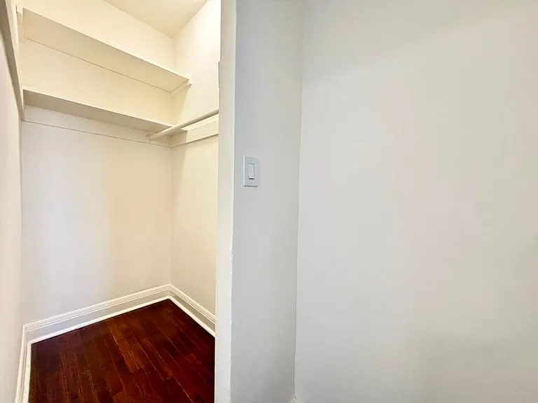 147 S Normandie Ave — Photo 5