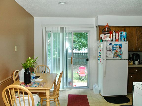 3rd image of 109-111 Burt Ave SE