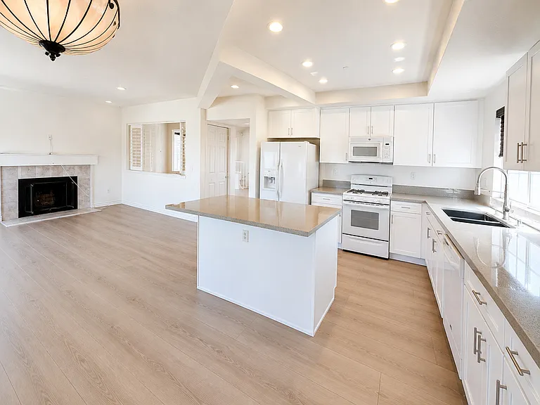 15434 Ficus St — Photo 5