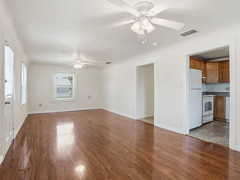 409 Lebeau St — Photo 10