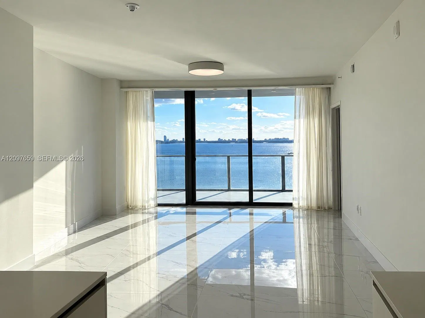 1 bed, 2.0 bath, 966 sqft, $7,000 — Photo 1