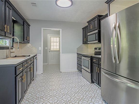 4th image of 143 Lee Road 2091