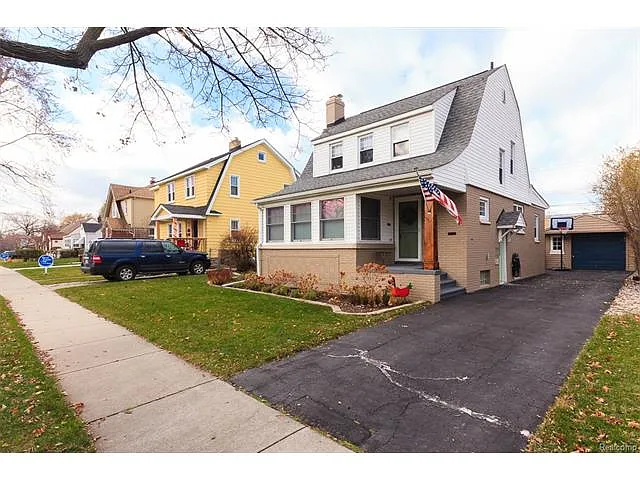 1576 W Troy St photo 1