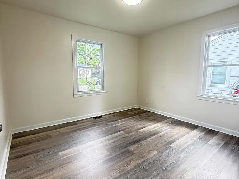1022 Stanley Ave — Photo 7