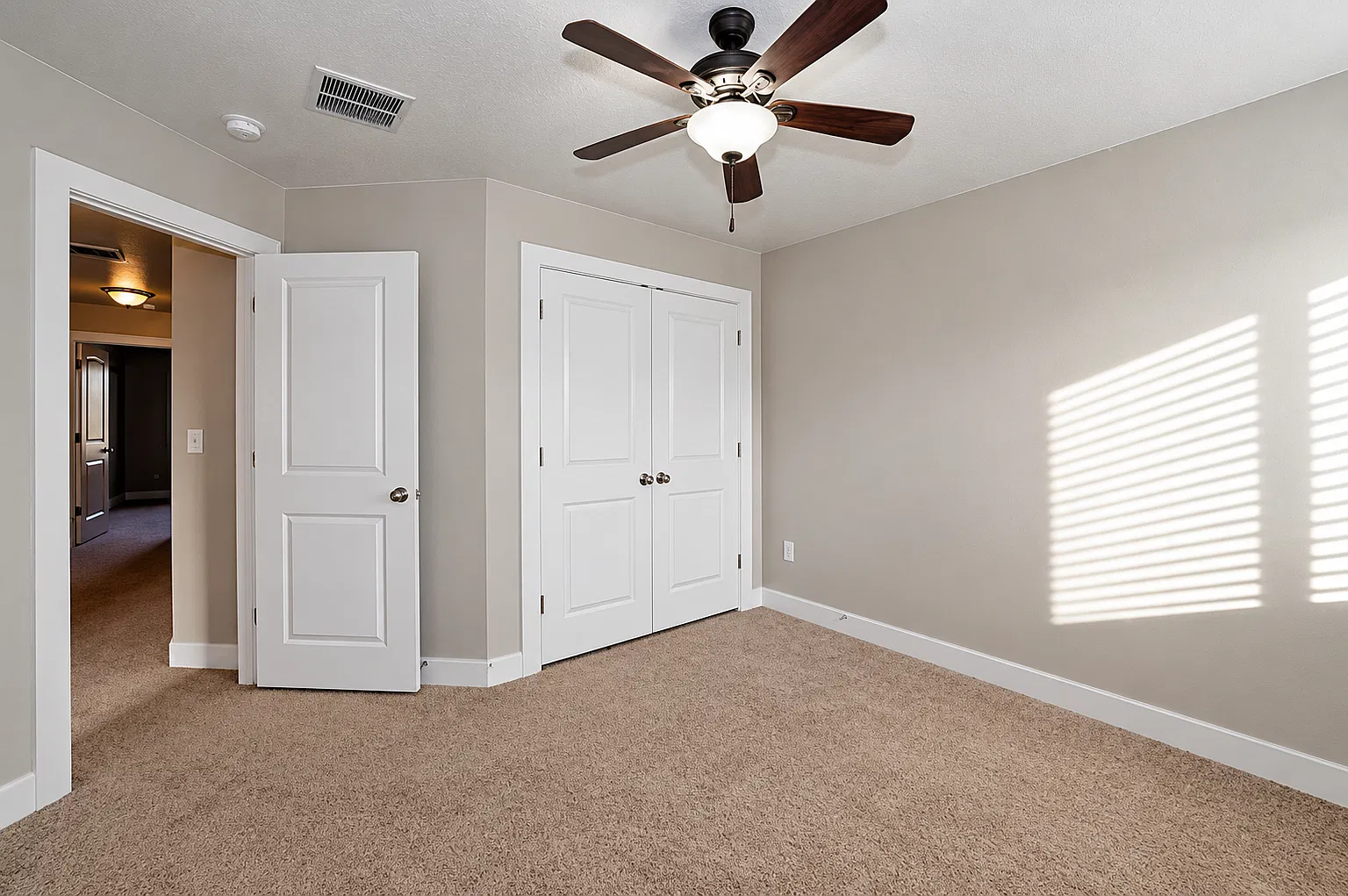 1 bed, 1.5 bath, 450 sqft, $650 — Photo 1