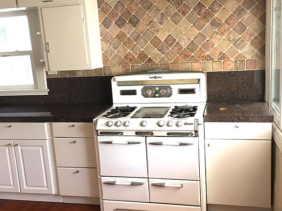 5th image of 4184 Illinois St