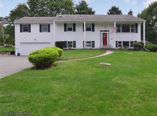 129 Betty Pond Rd, Scituate, RI 02831