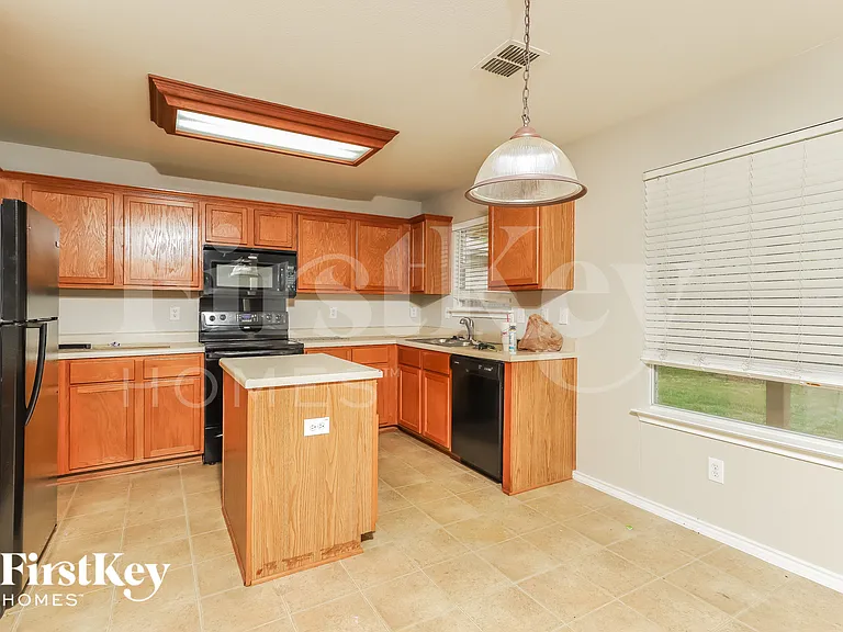 315 Donalan Dr — Photo 5