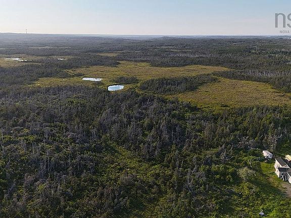 5th image of 394 Baleine Rd