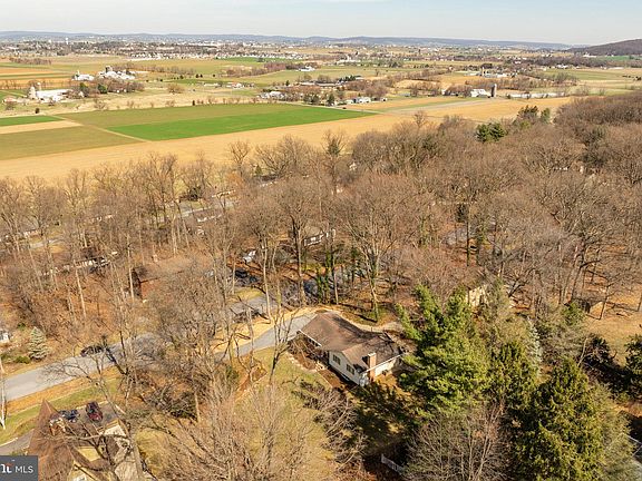 4th image of 132 Maple Dr