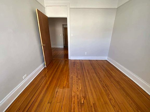 4th image of 31-23 35th St #3R