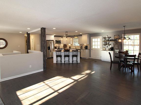 4th image of 4404 Woodbine Rd
