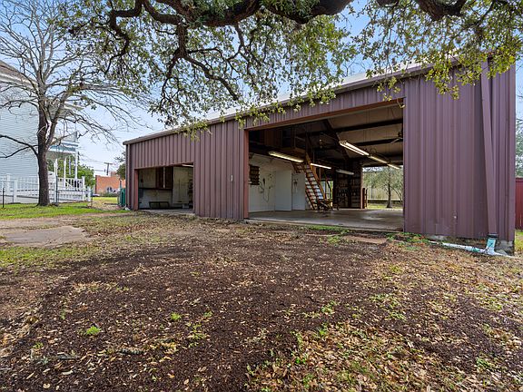 Round Toppers, what would you do with this garage?! 2 doors on this side - 