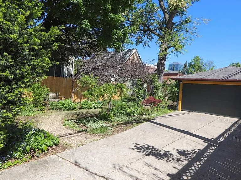 916 Pleasant St #2 — Photo 23