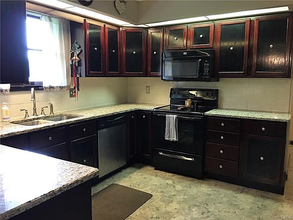 3rd image of 255 Orchard Hill Dr