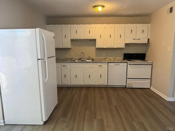 17 Westdale Dr, Lynchburg, VA 24501