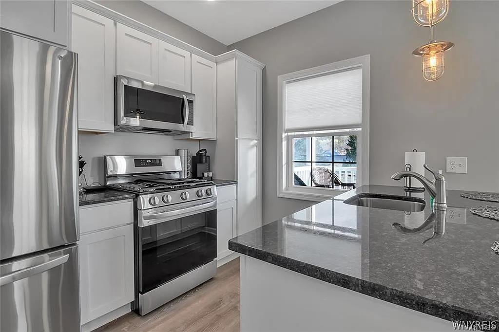 2 bed, 600 sqft, $2,495 — Photo 2