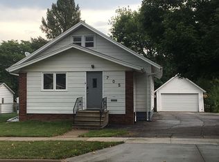 705 Hammond Ave, Waterloo, IA 50702
