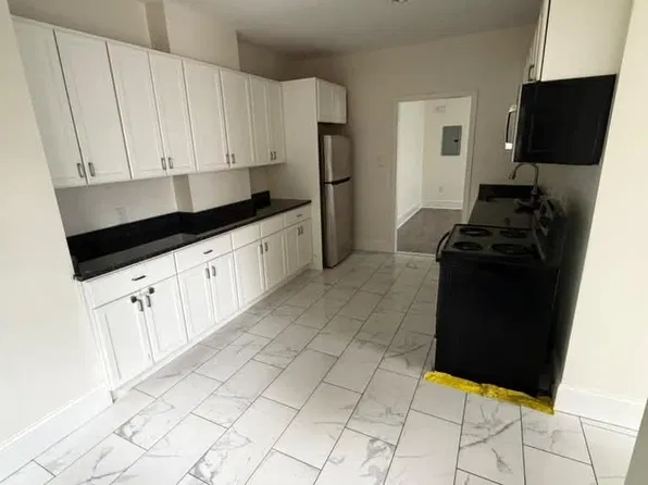 8 Eames St #A, Framingham, MA 01702