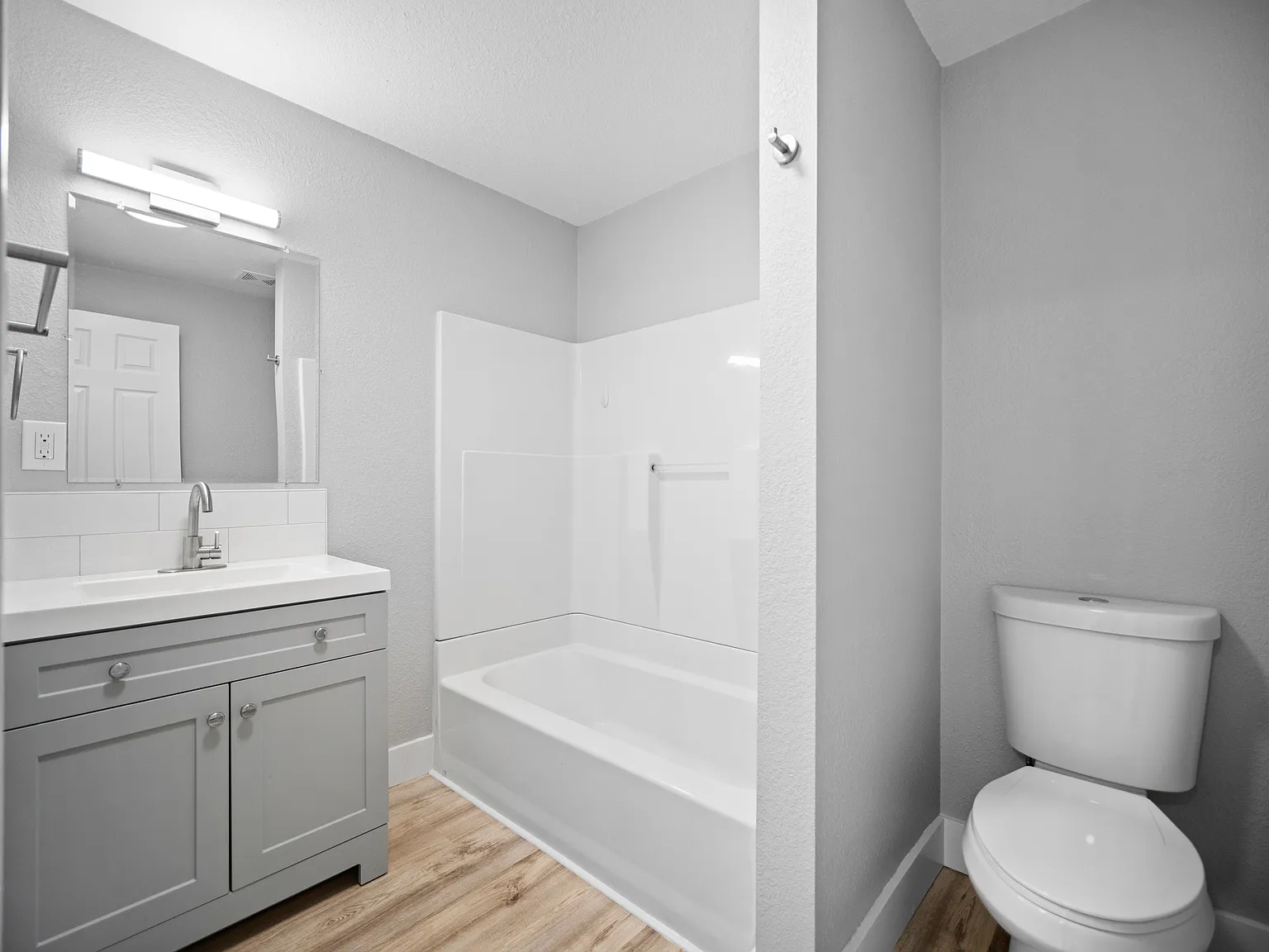 Mission Apartments — Photo 3