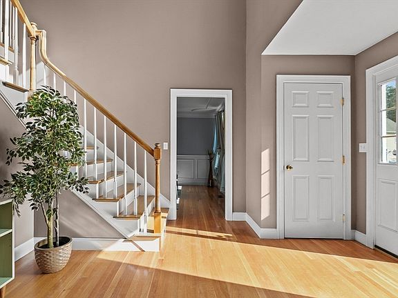 5th image of 4 Demoranville Dr