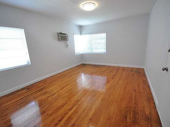 3rd image of 7136 Carlyle Ave