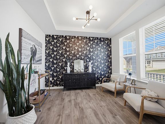 4th image of 324 Lexington Cir