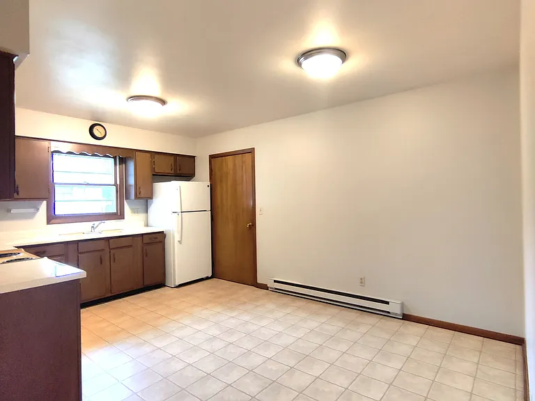 803 E 5th St — Photo 3