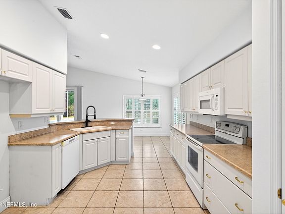 3rd image of 1419 ARECA PALMS Drive