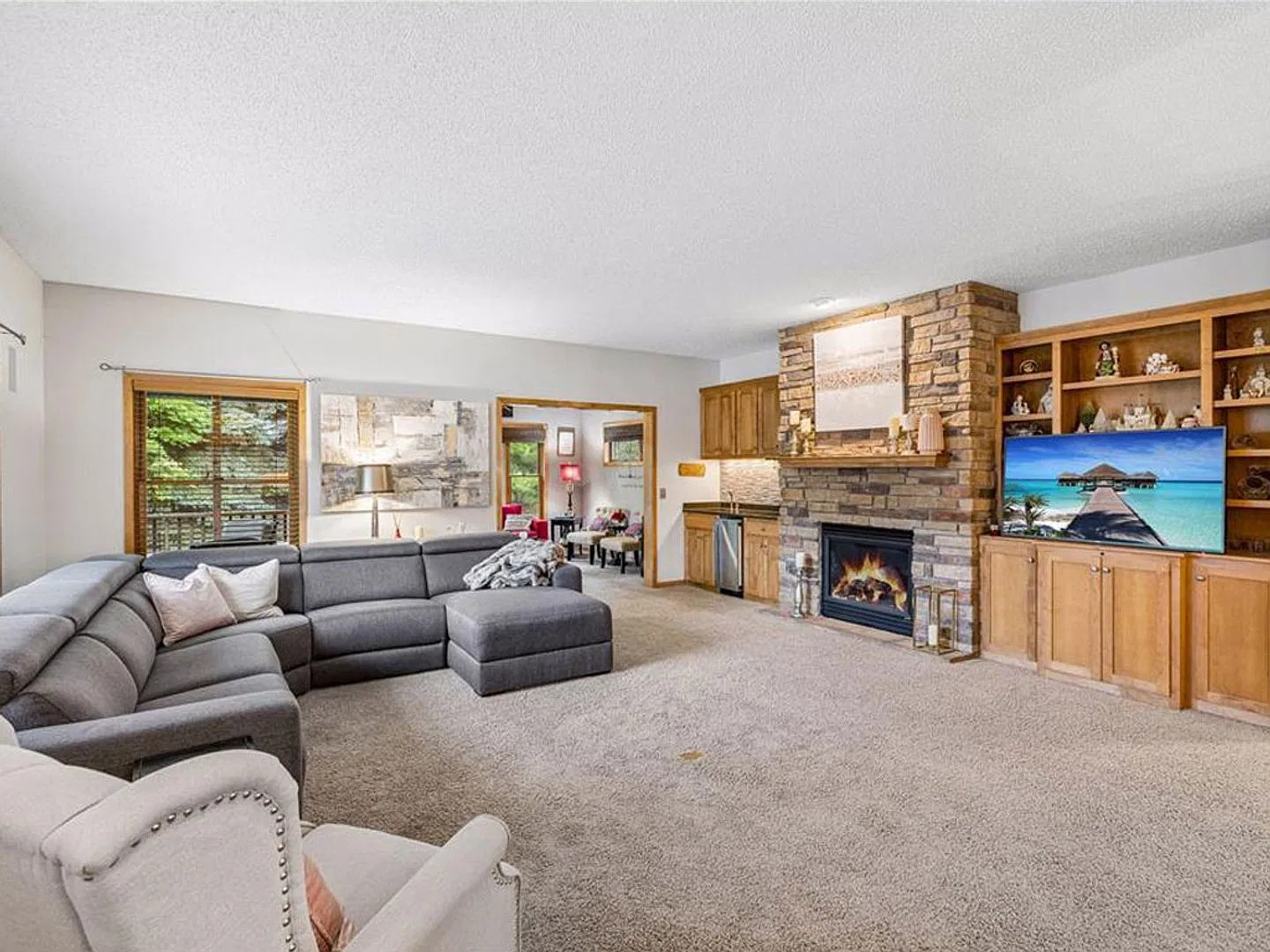 One-Level Luxury Townhome with Gourmet Kitchen, Large Primary Suite, Fireplace, Furnished or Unfu... — Photo 3