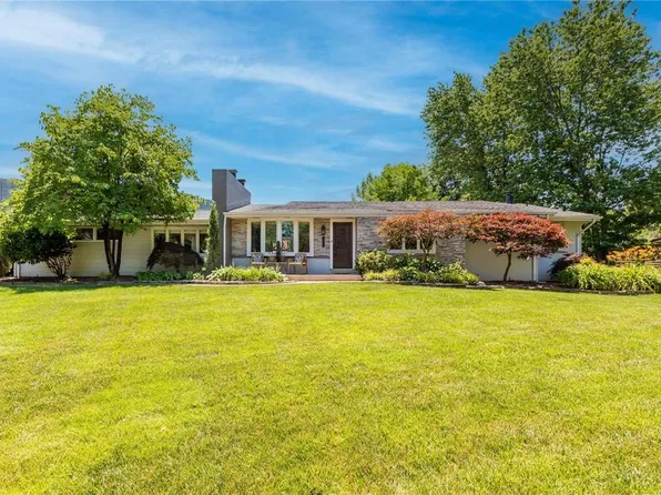 10000 Springwood Dr, Saint Louis, MO 63124