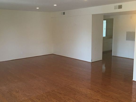 3rd image of 5301 Balboa Blvd Unit O5