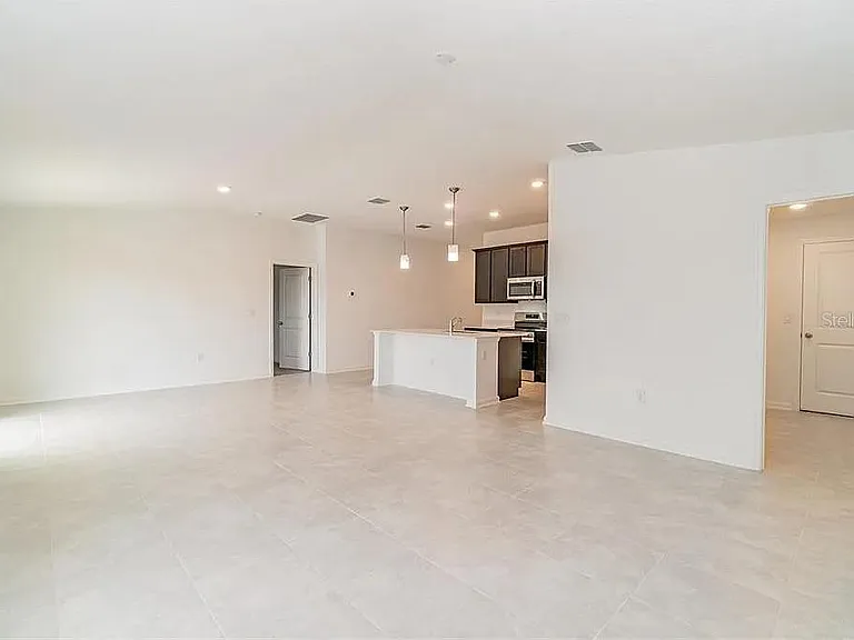 2220 Green Valley St — Photo 4