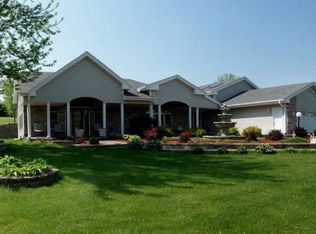 8233 E Rockton Rd, Roscoe, IL 61073