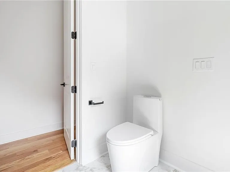 1554 Columbia Cir — Photo 40