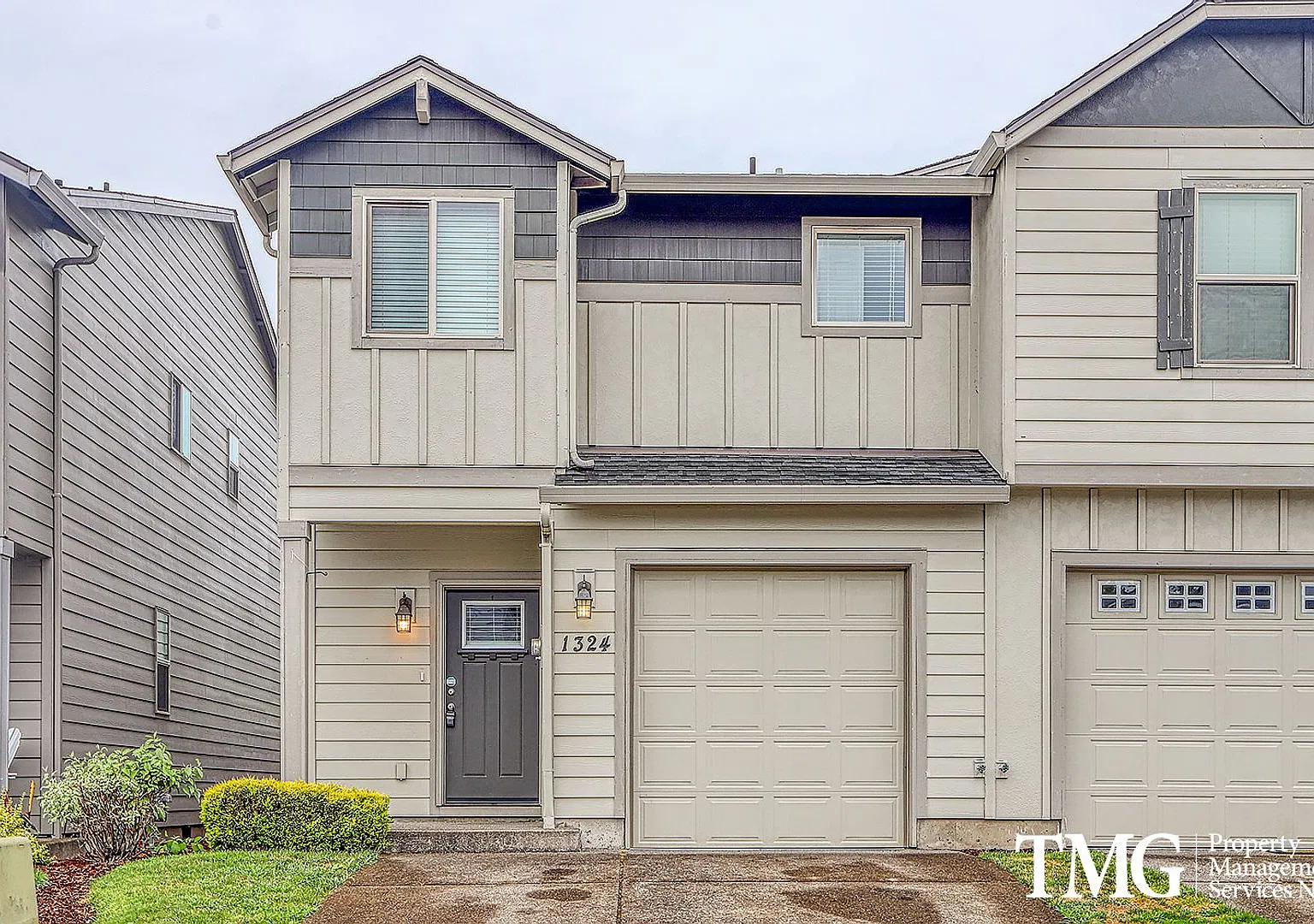 End Unit 3 Bedroom 2.5 Bathroom Townhome in Beautiful Community! — Photo 1