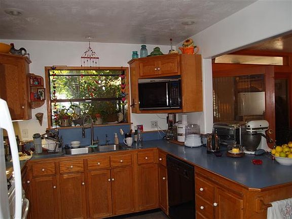 3rd image of 833 Glendale Ave